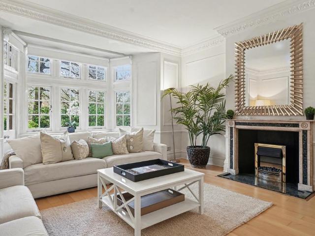 Flat for rent in Belgravia, Greater London