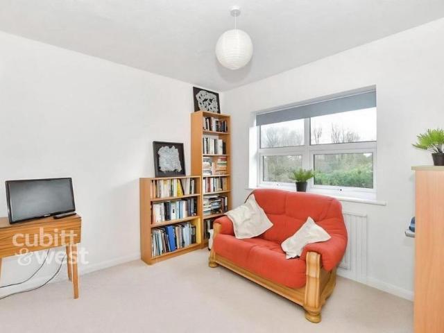 Apartment for rent in Perryfields, West Sussex