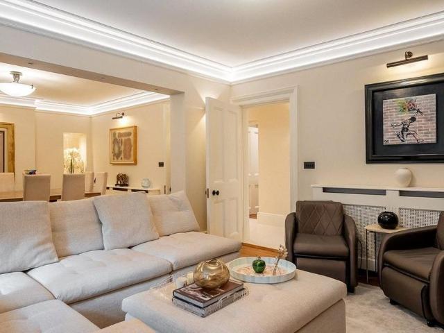 Apartment for rent in Kensington, Greater London