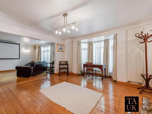 Apartment for rent in The Polygon, City Of Southampton