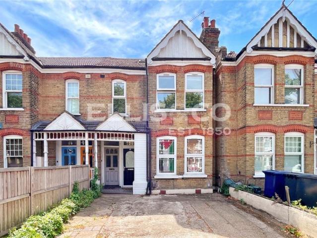 Flat for rent in London Borough of Ealing, Greater London