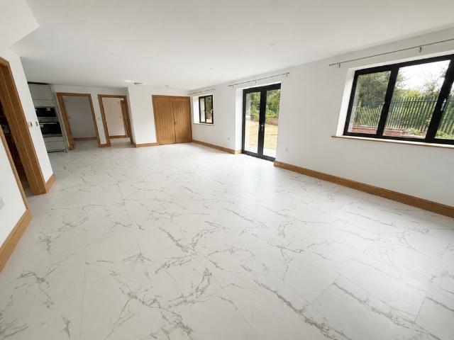 Apartment for rent in Blackdown, Green Close