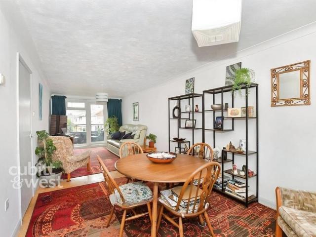 Apartment for rent in Perryfields, West Sussex