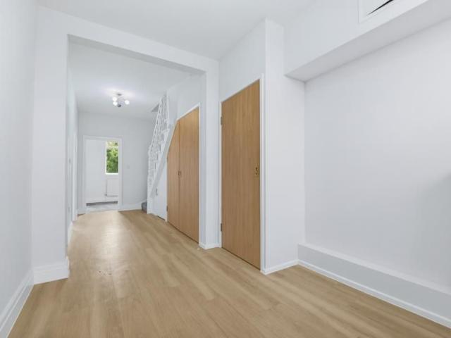 Apartment for rent in Brentham Garden Suburb, Greater London