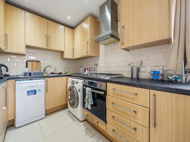 Flat for rent in Old Ford, Mile End