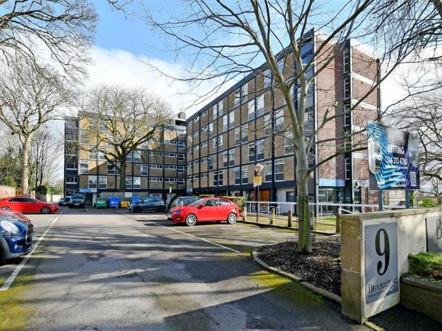 Flat for rent in Broomfield, South Yorkshire