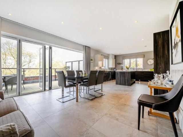 Apartment for rent in London Borough of Enfield, Greater London