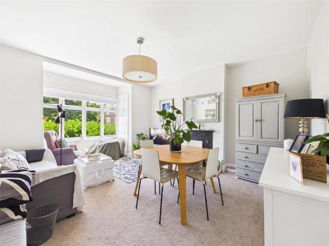 Flat for rent in St Margarets, Greater London