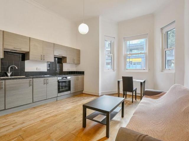Apartment for rent in Elmington Estate, Greater London