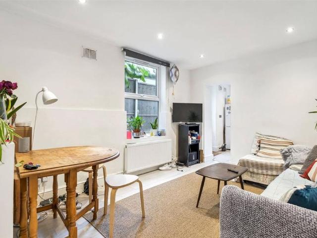 Apartment for rent in Homerton, Greater London