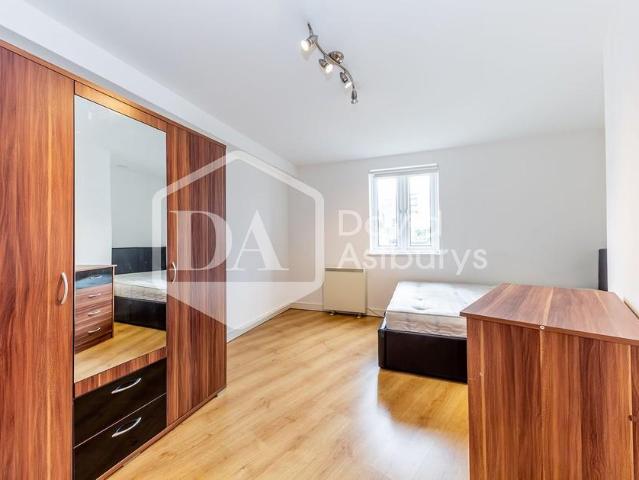 Flat for rent in Archway, Greater London