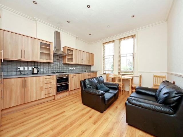 Flat for rent in Mapesbury, Greater London