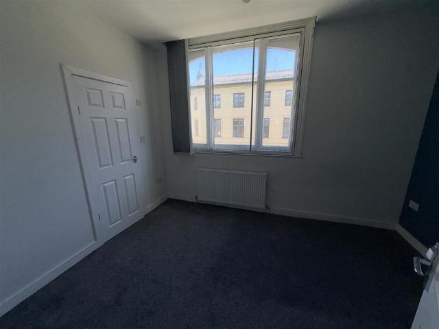 Flat for rent in The Haulgh, Lee Bank