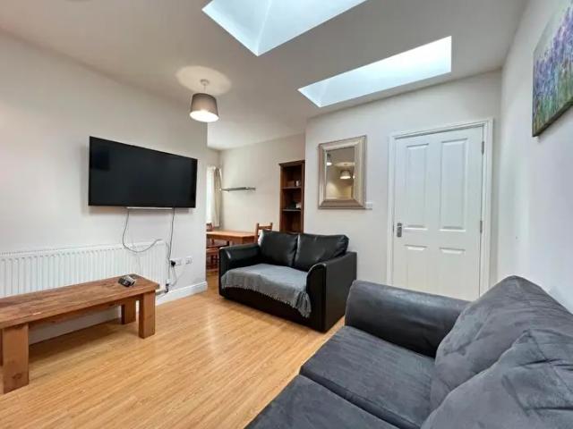 Apartment for rent in Lady Bay, Barton In Fabis