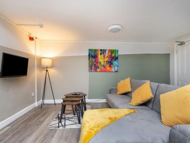 Apartment for rent in Belle Isle, West Yorkshire