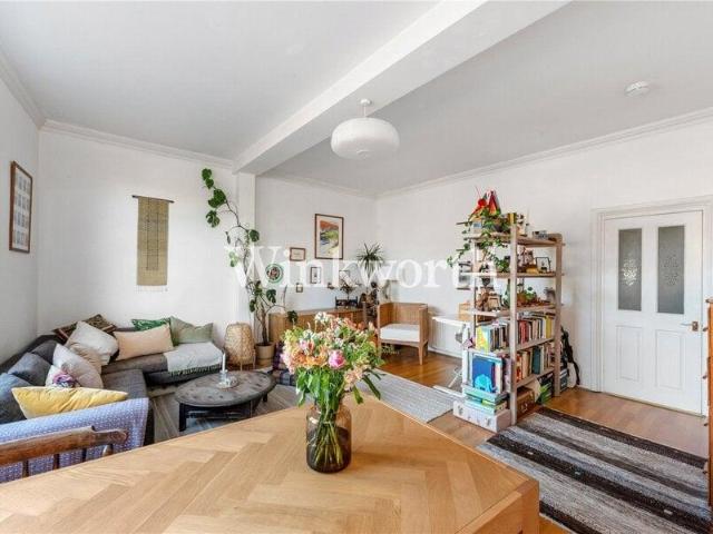Apartment for sale in Cat Hill, England