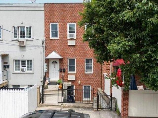 House for sale in Queens, Arverne