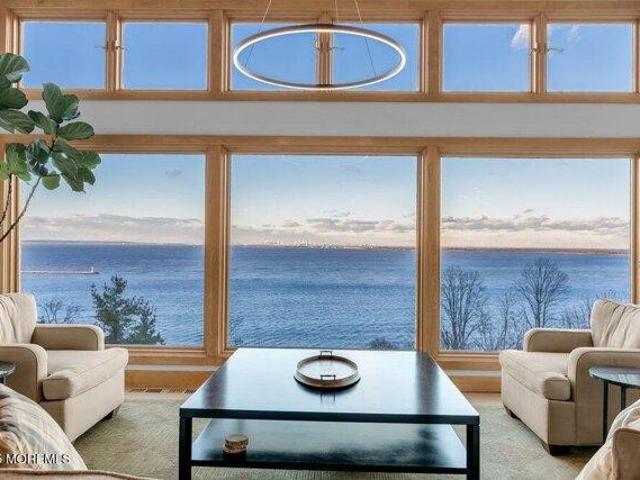 House for sale in Hilton, Atlantic Highlands