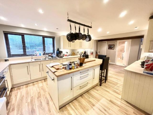 House for rent in Rockwell Green, Somerset