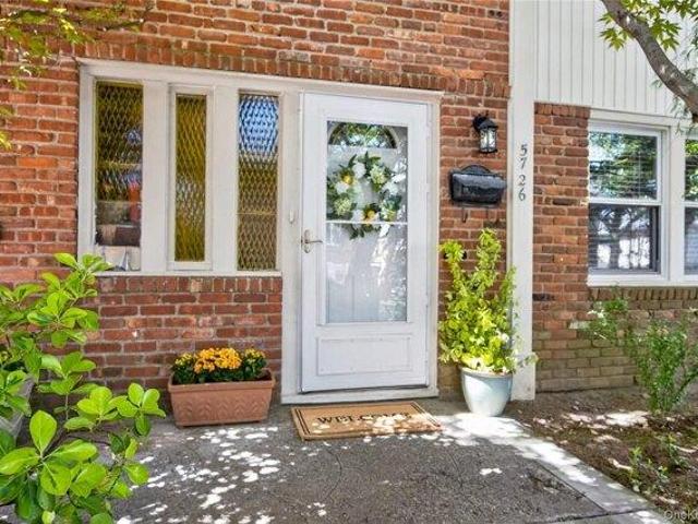 House for sale in Queens, Arverne
