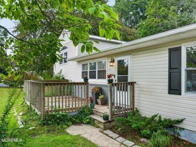 House for sale in Bayville, New Jersey