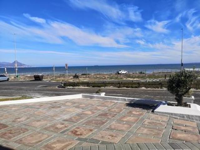 House for rent in Blouberg, Western Cape