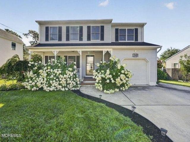 House for sale in Beachwood, New Jersey