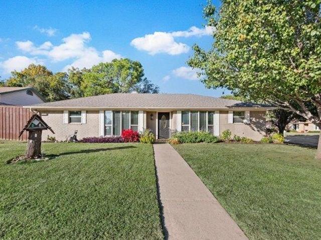 House for sale in Bedford, Texas