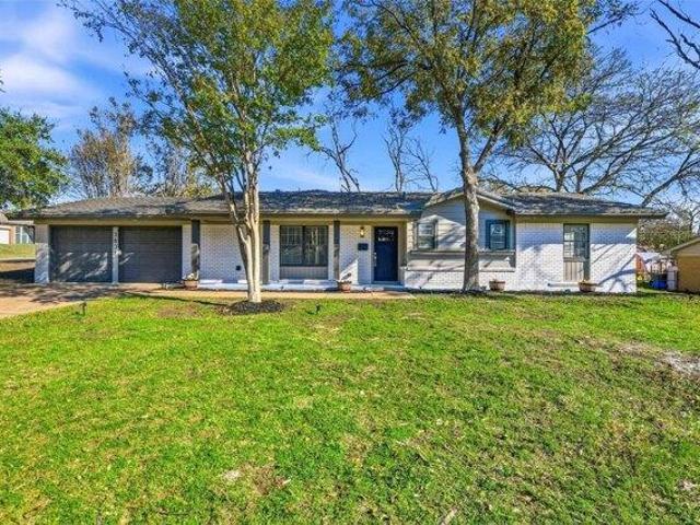 House for sale in Benbrook, Texas