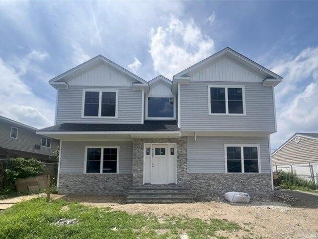 House for sale in Bethpage, New York