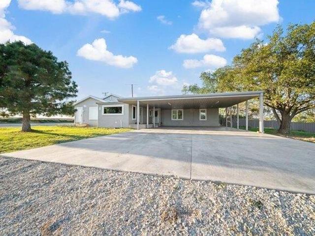 House for sale in Howard, Texas