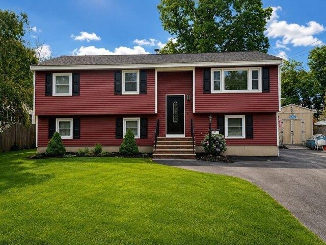 House for sale in Billerica, Middlesex County