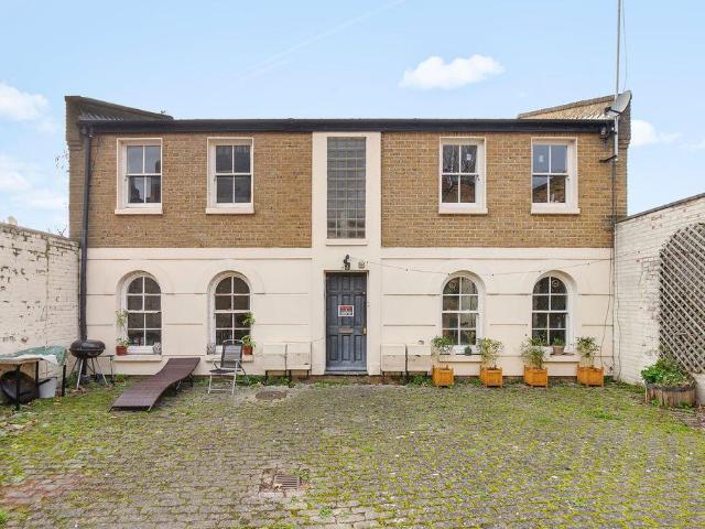 Flat for sale in Ratcliffe, Stepney