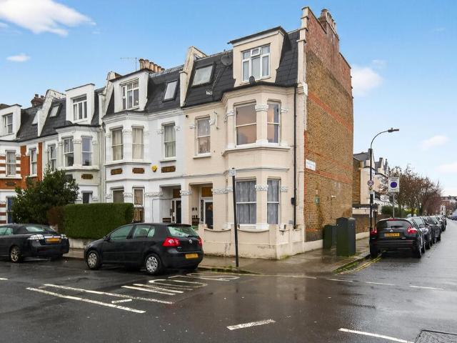 Flat for sale in Fulham, Greater London