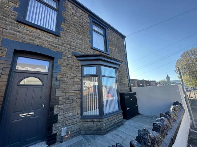 Flat for sale in Cimla, Neath