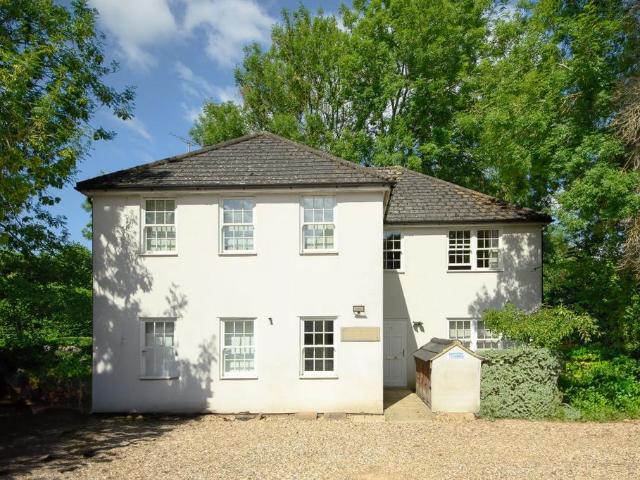 Flat for sale in Elstree, Hertsmere