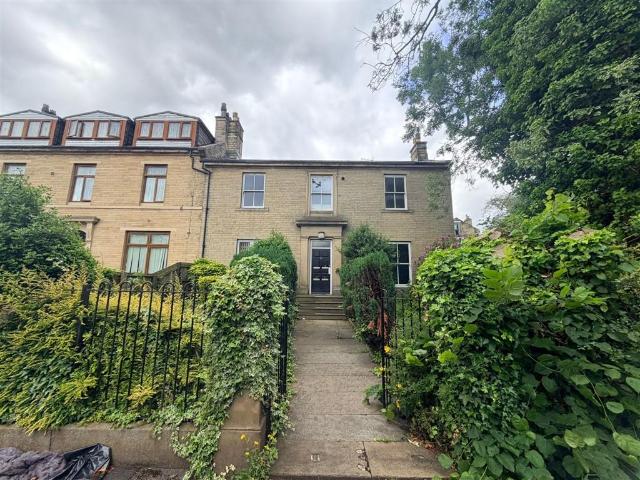 Flat for sale in West Yorkshire