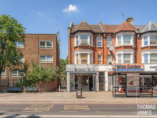 Flat for sale in Holloway, Greater London