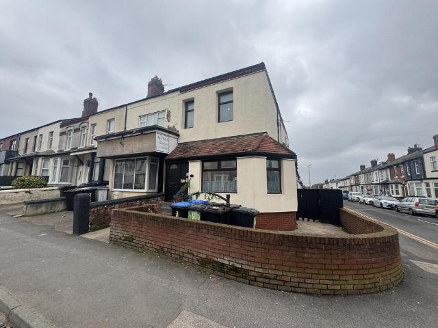 Flat for sale in Queenstown, Blackpool