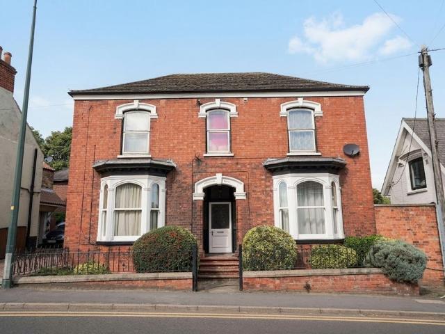 Flat for sale in Waltham