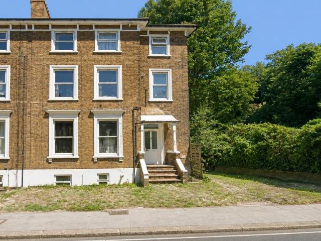 Flat for sale in London Borough of Croydon, Addiscombe