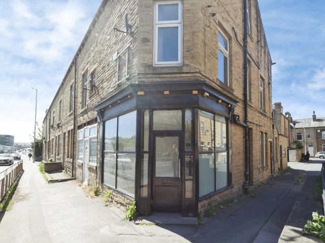 Flat for sale in Long Lee, West Yorkshire