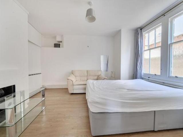 Apartment for sale in Moulsham, Chelmsford
