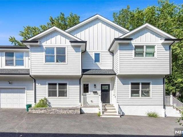 House for sale in Teaneck, New Jersey