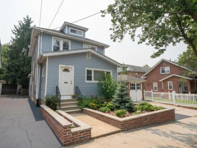 House for sale in The Bronx, Arverne