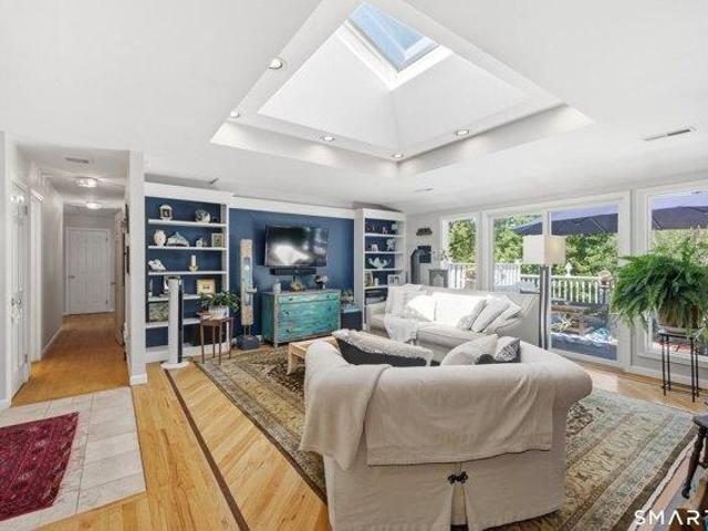 House for sale in Brookfield, Western Connecticut Planning Region