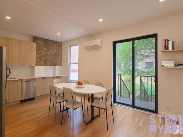 Townhouse for rent in Arverne, New York