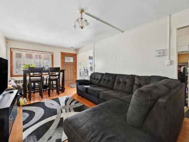 Townhouse for sale in Arverne, New York