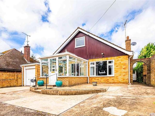 Bungalow for sale in Batchworth, Hertfordshire