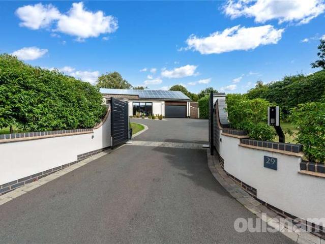 Bungalow for sale in Bromsgrove, Worcestershire